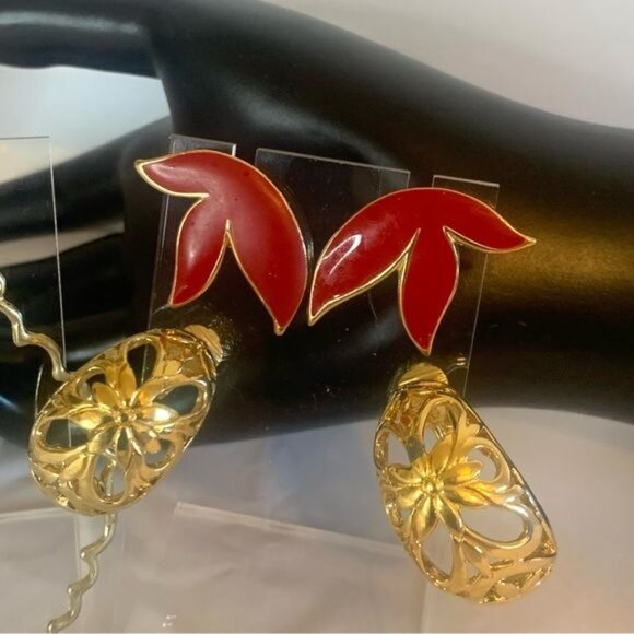 4 Pair of Vintage Gold-Tone Earrings - Picture 3 of 5